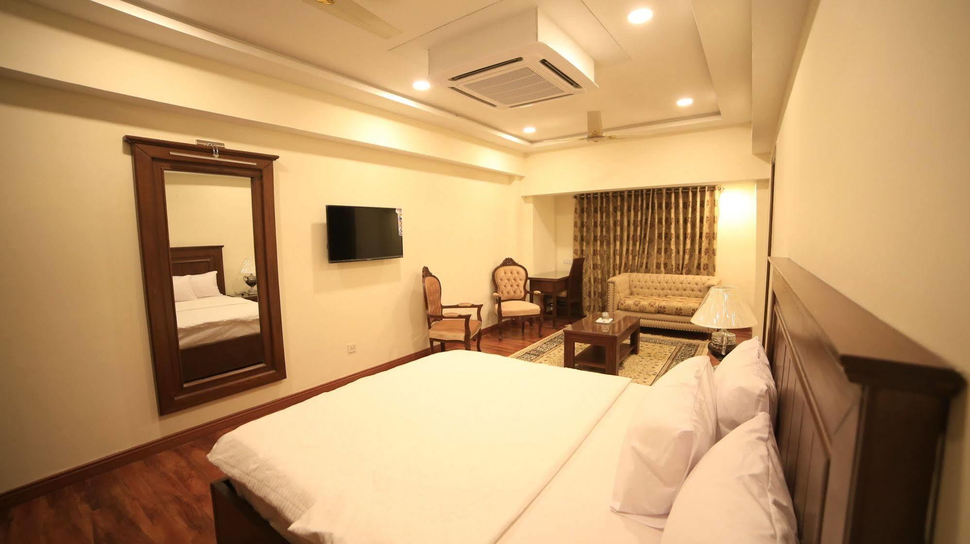 Hotel Diplomat Islamabad Buitenkant foto